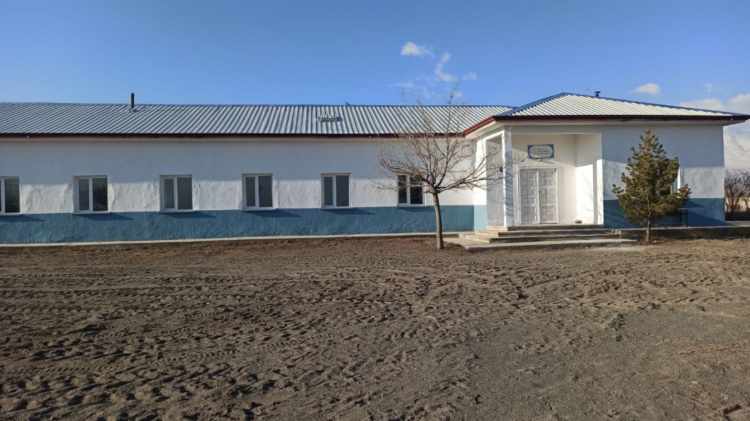 Aralık Devlet Üretme Çiftliği İlkokulu'nun Çatısına Bakım Onarım Çalışması 